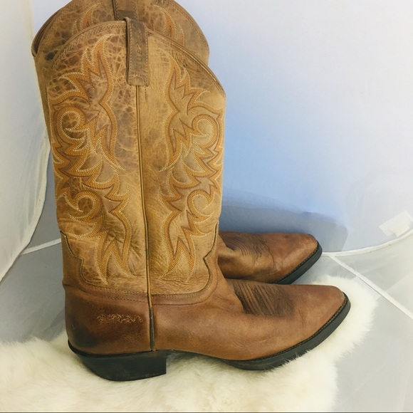 justin pointed toe boots